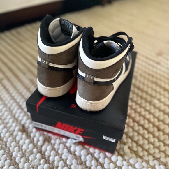 Mocha air Jordan’s 1s retro high - Picture 2 of 4